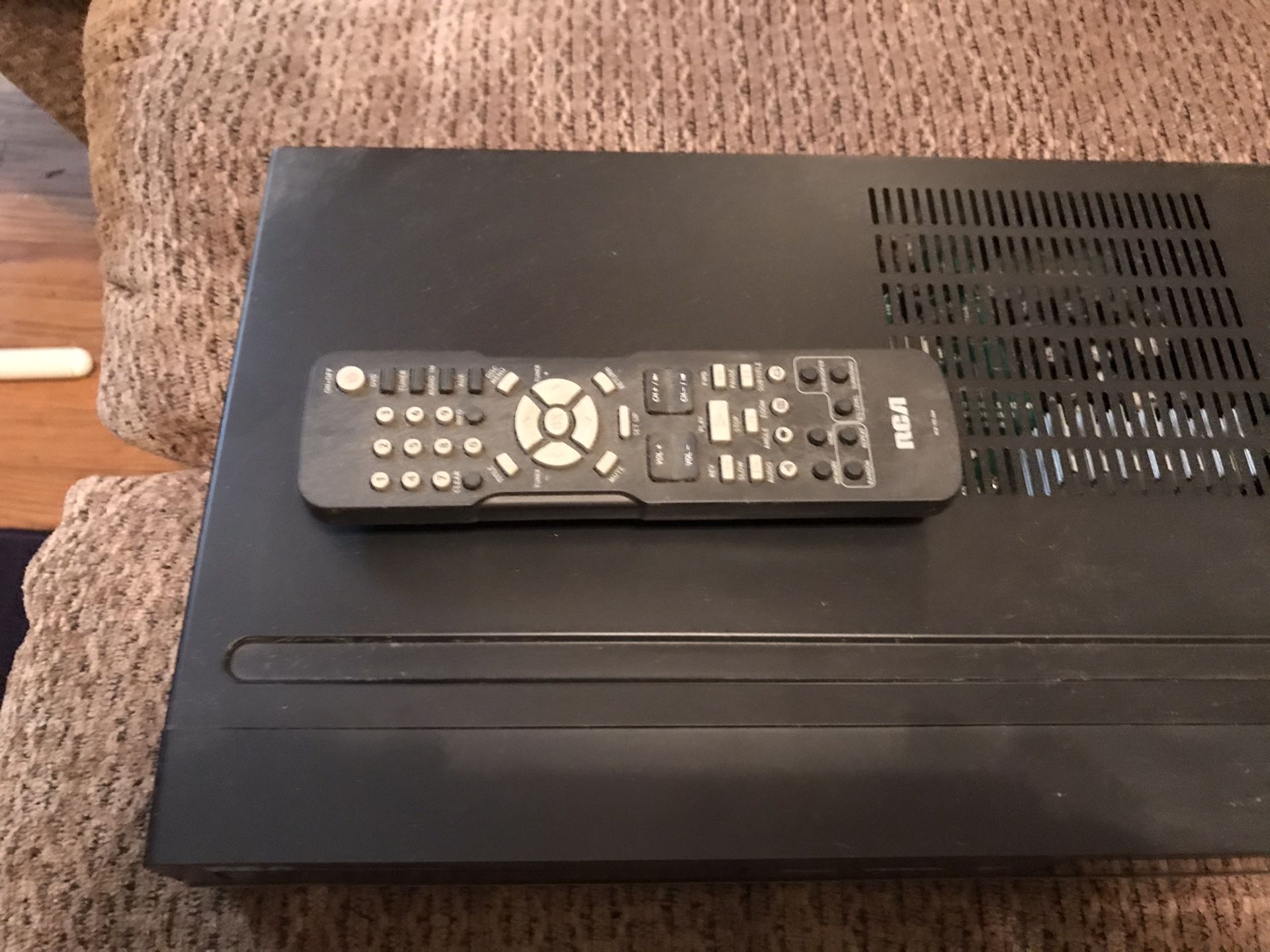 RCA RTD317W 5.1 Channel Home Theater System dvd 5 speakers 1 sub for