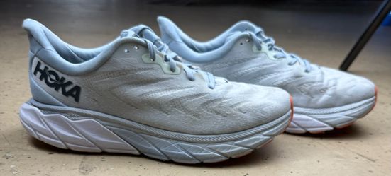 Hoka women’s 10 B