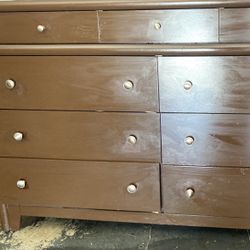 Dresser With Mirror