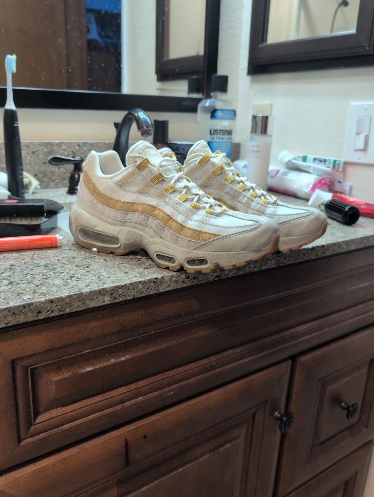 NIKE WOMEN AIRMAX 95 8.5