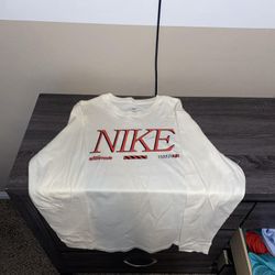 Nike Longsleeve Graphic Tee