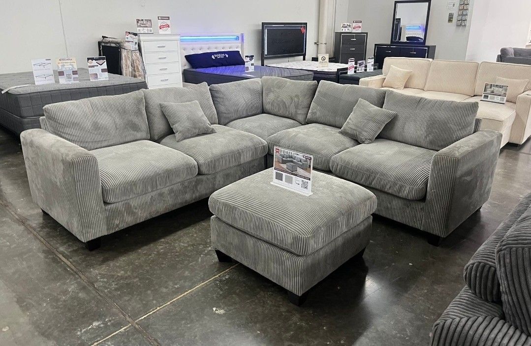 BRAND NEW 4PC SECTIONAL SOFA SET WITH OTTOMAN AND ACCENT PILOWS INCLUDED $549