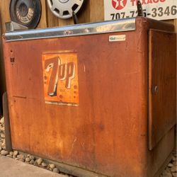 Vintage 7up Refridgerator/Cooler