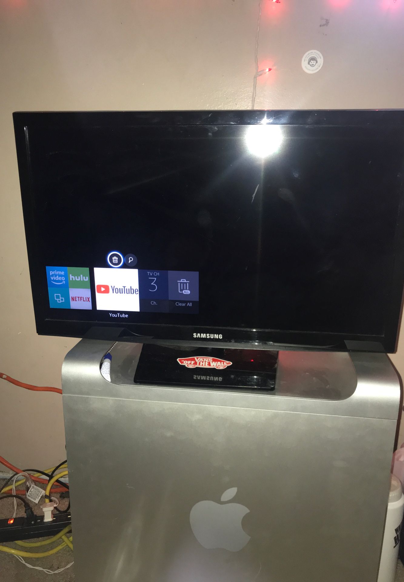 25” Samsung smart tv