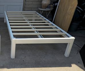 **Twin metal platform bed frame **