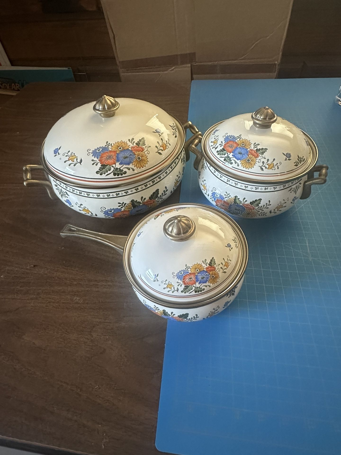 VINTAGE 3 Piece Cooking Pots With Lids