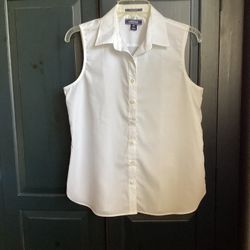 Women’s LANDS’ END 100% cotton white sleeveless button down no iron Top… Size 6 petite