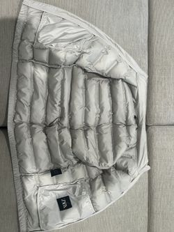 WATER REPELLENT LIGHTWEIGHT PADDED VEST in white/sea salt Size S men’s fits kids. Barely worn