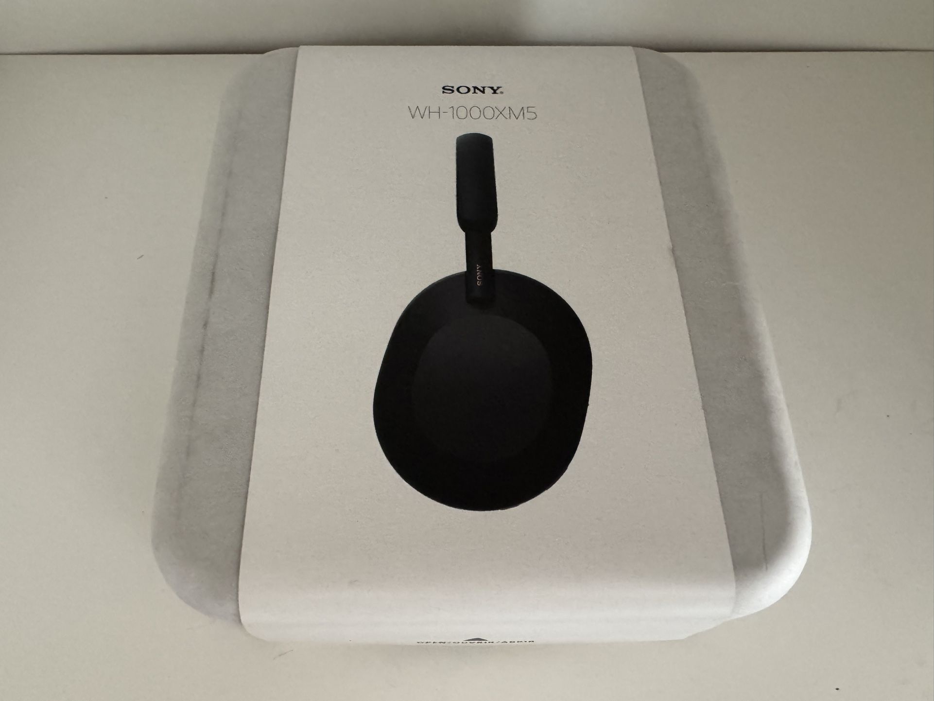 Sony - WH1000XM5 Wireless Noise-Canceling Over-the-Ear Headphones - Black