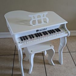 Schoenhut Child Piano White
