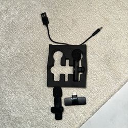 Wireless Plug and Play Lavalier/Lapel Clip-On Microphone Set, Black