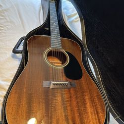 Mahogany Acoustic Guitar, preowned  Plus lesson books