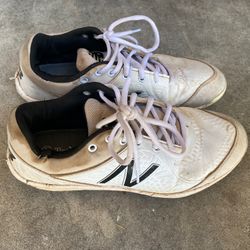 White New Balance Baseball Cleats Size 9.5