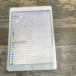 Ipad 7th gen 32gb wifi + cellular unlocked $100