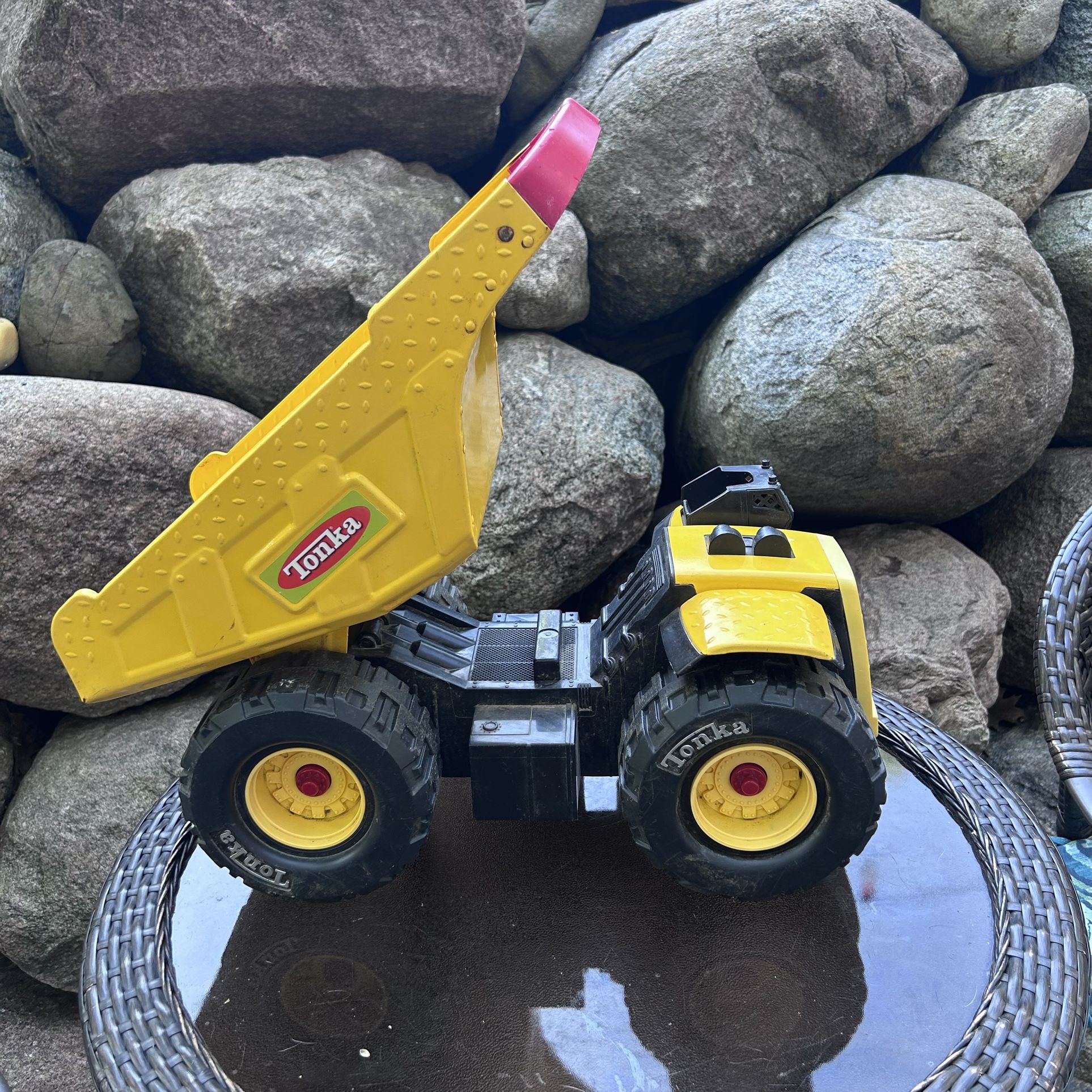 Tonka Toy Dump Truck Large 1.9 Scale Diecast Steel