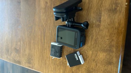 GoPro hero 11 with 2 batteries