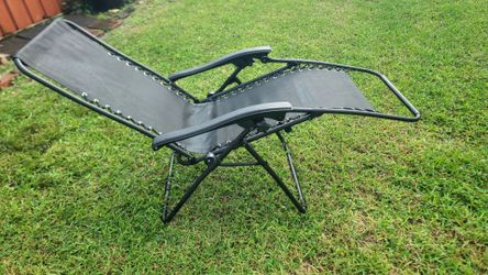 Black Zero Gravity Reclining Outdoor Chair
