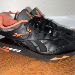 Reebok Shoes | Reebok Classic Leather Sneaker | Color: Black & Camouflage | Size: 8 | 