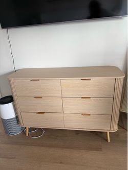 EDGEWATER MIAMI PICKUP - amazing condition 6 drawer dresser for sale!