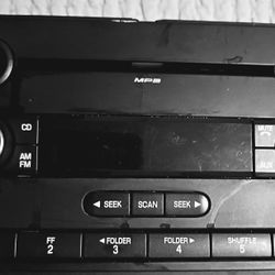 $60 MP3 Carousel 6 Disc Ford Stereo