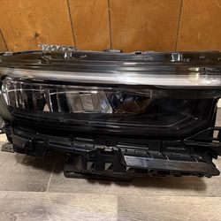 2023 Jeep Grand Cherokee right headlight xenon