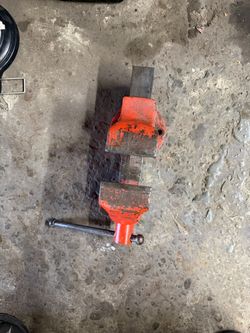 Heavy Duty Bench Vise 8”