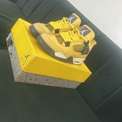 Jordan 4  Retro Lightning 2021