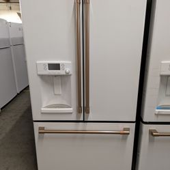 Cafe CFE28TP4MW2
36 Inch French Door Smart Refrigerator