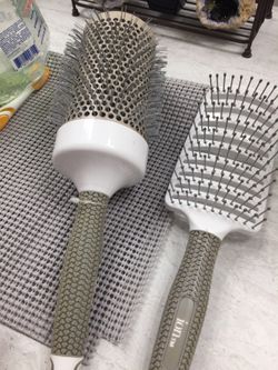 Ceramic + Ionic brushes new never used