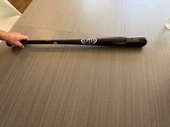 Dovetail bats