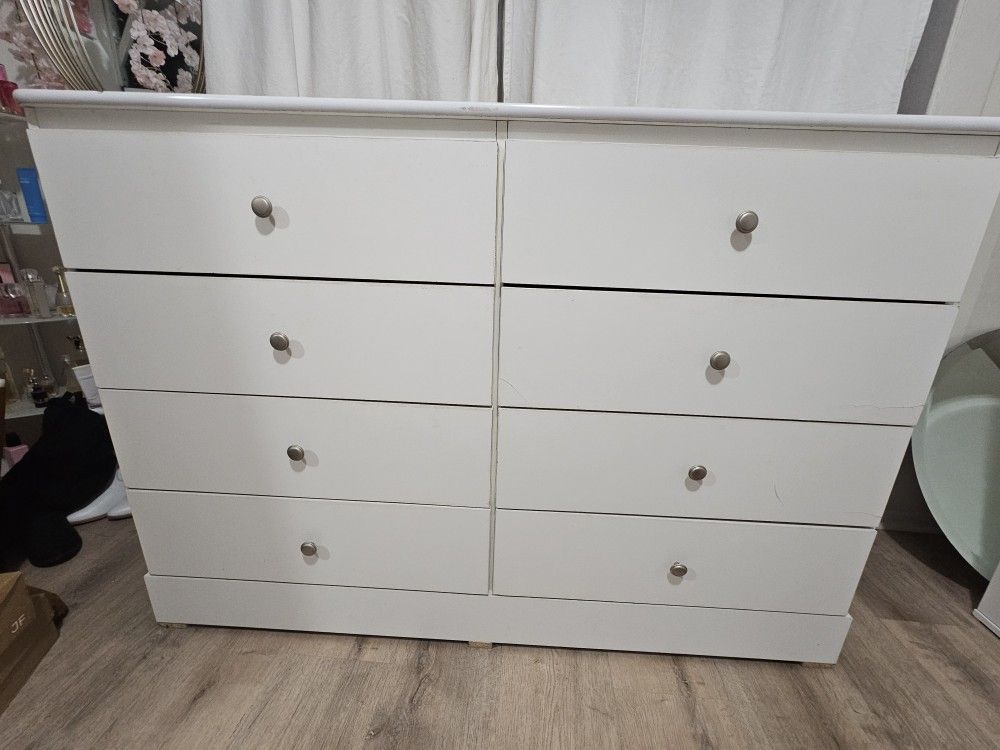 8 Drawers Dresser