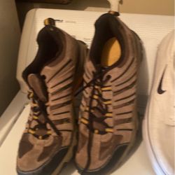 Mens Films Size11 25 Dollars Mens White Nikes Size11 30 Dollars 