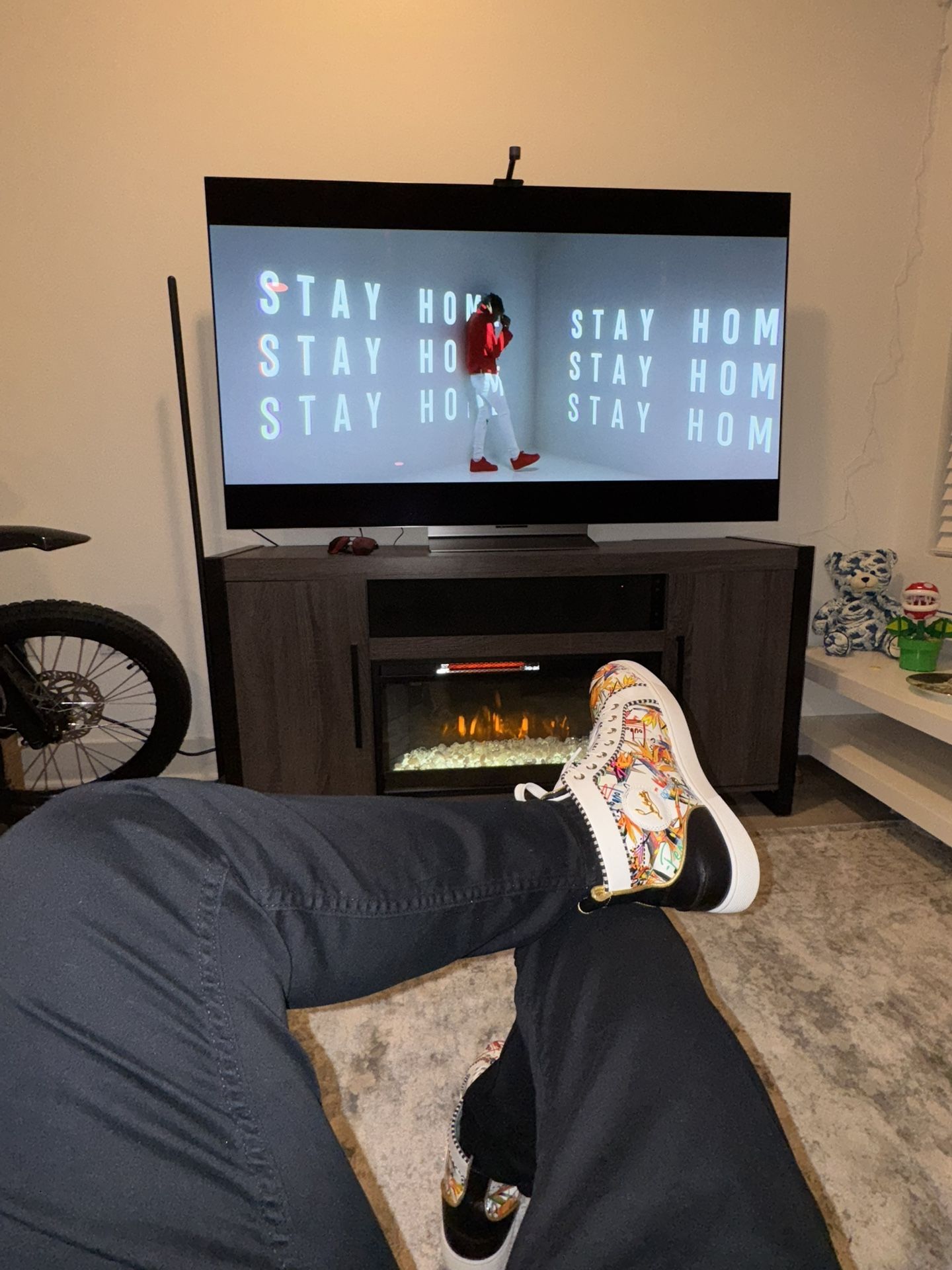 LG Oled G3 65 Inch + Tv Stand Fireplace Built In Speaker Boss + Netflix Goove Lights