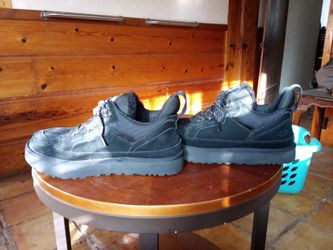UGG Lowmel Black Size 11