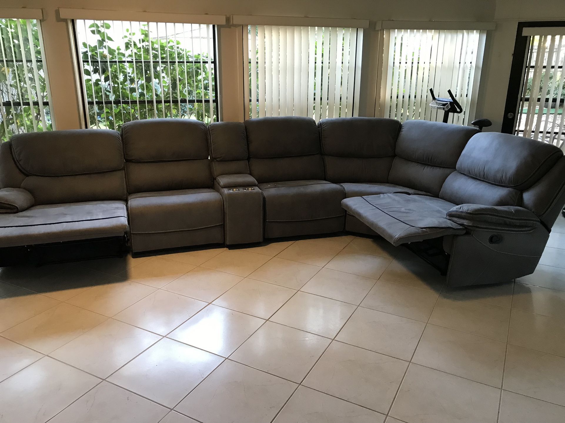 JUST PURCHASED! DOESNT FIT SPACE LIKE WE THOUGHT! AMAZING DEAL! MESSAGE WITH ANY DETAILS. 3 RECLINER