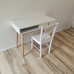 Small Desk With Chair