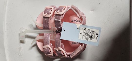 New baby shoes. $5