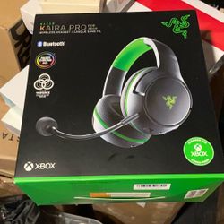 Wireless Xbox Gaming Headset: Razer Kaira Pro with Titanium Drivers & Supercardioid Mic - Black