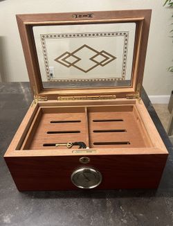 Elegant Cigar Humidor - Hardly Used