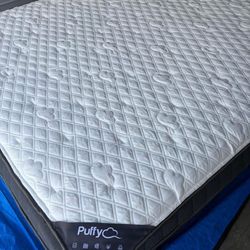 Puffy Royal Hybrid Mattress, King, Like New, Perfect Condition with brand new mattress topper