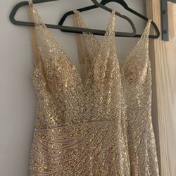  Golden Backless Sequin Dress