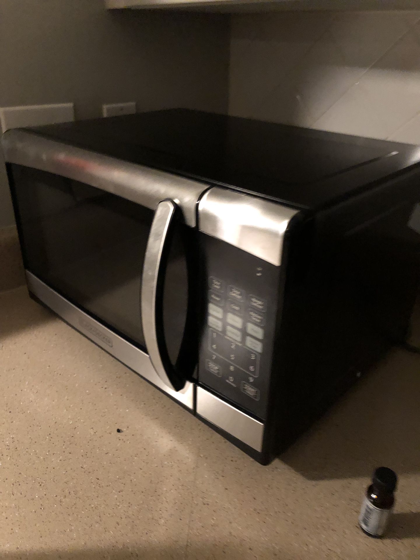 Black and decker microwave like new