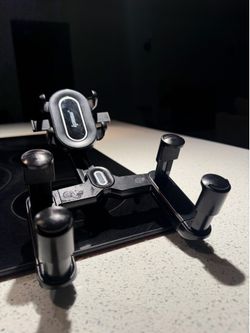 Adjustable Car Phone & Tablet Holder – Like New