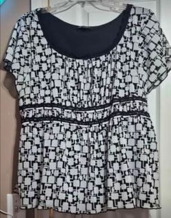New I.N. STUDIO WOMAN 3X black white patterned top