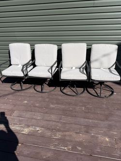 4  Piece swivel patio chairs