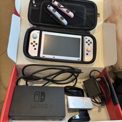 Nintendo Switch w/ Case & Pink/purple Pastel Theme