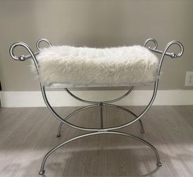 PRETTY VANITY BENCH