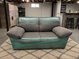 COD DELIVERY  love seat couch