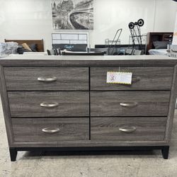 BRAND NEW Gray Dresser, 6 Drawers 