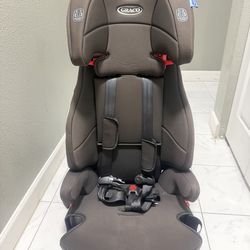 Graco booster seat $50 pick up only  bonanza and lamb